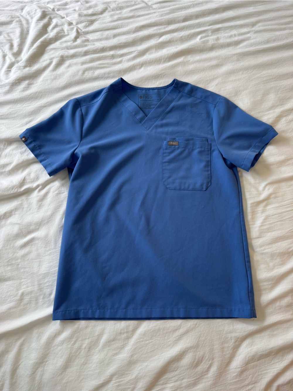 Figs V‑Neck Leon 3 Pocket Scrub Top